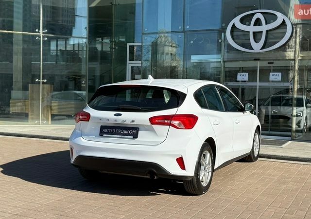 Белый Форд Фокус, объемом двигателя 1.5 л и пробегом 63 тыс. км за 16422 $, фото 16 на Automoto.ua