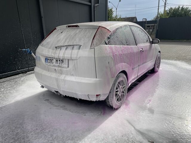 Белый Форд Фокус, объемом двигателя 1.8 л и пробегом 460 тыс. км за 1066 $, фото 1 на Automoto.ua