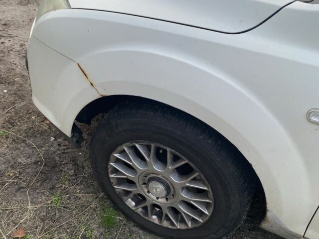 Форд Фокус 2006 в Змиеве на Automoto.ua Белый Форд Фокус, объемом двигателя 1.4 л и пробегом 260 тыс. км за 3400 $, фото 5 на Automoto.ua