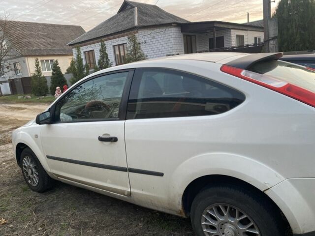 Форд Фокус 2006 в Змиеве на Automoto.ua Белый Форд Фокус, объемом двигателя 1.4 л и пробегом 260 тыс. км за 3400 $, фото 10 на Automoto.ua