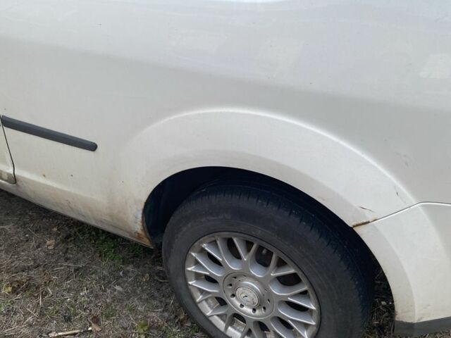 Форд Фокус 2006 в Змиеве на Automoto.ua Белый Форд Фокус, объемом двигателя 1.4 л и пробегом 260 тыс. км за 3400 $, фото 4 на Automoto.ua