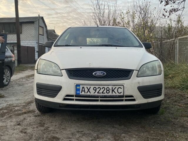 Форд Фокус 2006 в Змиеве на Automoto.ua Белый Форд Фокус, объемом двигателя 1.4 л и пробегом 260 тыс. км за 3400 $, фото 9 на Automoto.ua