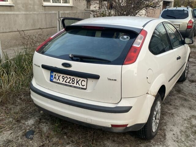 Форд Фокус 2006 в Змиеве на Automoto.ua Белый Форд Фокус, объемом двигателя 1.4 л и пробегом 260 тыс. км за 3400 $, фото 13 на Automoto.ua