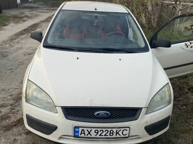 Форд Фокус 2006 в Змиеве на Automoto.ua Белый Форд Фокус, объемом двигателя 1.4 л и пробегом 260 тыс. км за 3400 $, фото 14 на Automoto.ua