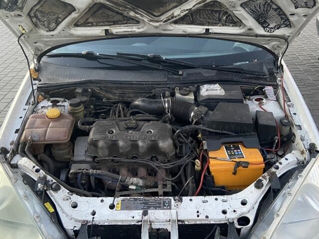 Белый Форд Фокус, объемом двигателя 2 л и пробегом 357 тыс. км за 2400 $, фото 7 на Automoto.ua