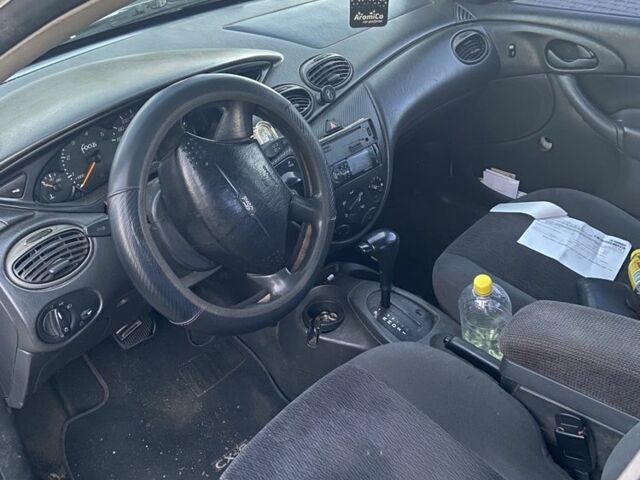 Белый Форд Фокус, объемом двигателя 2 л и пробегом 357 тыс. км за 2400 $, фото 6 на Automoto.ua