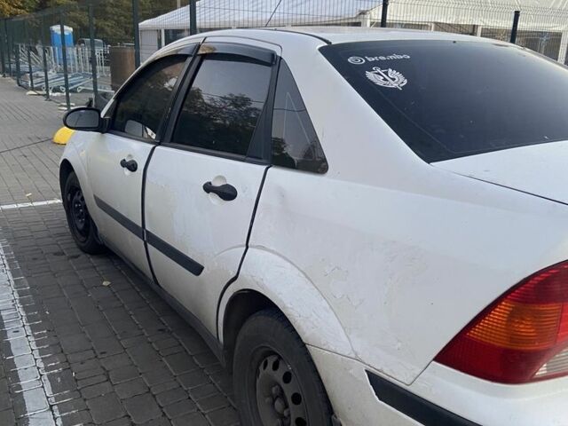 Белый Форд Фокус, объемом двигателя 2 л и пробегом 357 тыс. км за 2400 $, фото 4 на Automoto.ua