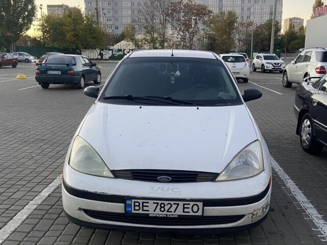 Белый Форд Фокус, объемом двигателя 2 л и пробегом 357 тыс. км за 2400 $, фото 1 на Automoto.ua