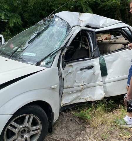 Білий Форд Фокус, об'ємом двигуна 2 л та пробігом 288 тис. км за 500 $, фото 2 на Automoto.ua