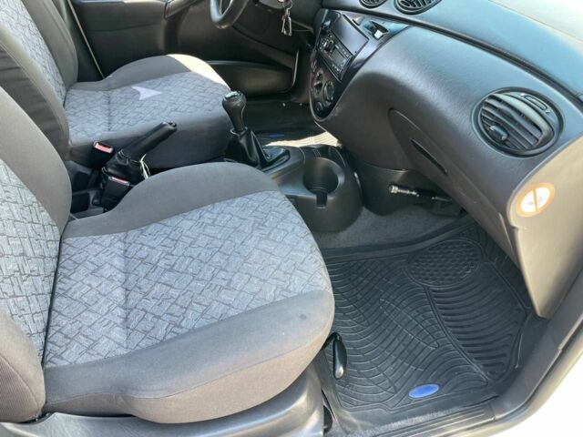 Белый Форд Фокус, объемом двигателя 1.6 л и пробегом 176 тыс. км за 3000 $, фото 9 на Automoto.ua