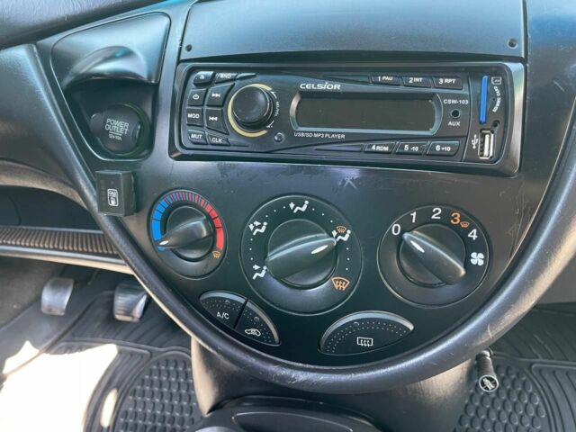 Белый Форд Фокус, объемом двигателя 1.6 л и пробегом 176 тыс. км за 3000 $, фото 8 на Automoto.ua