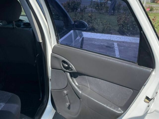 Белый Форд Фокус, объемом двигателя 1.6 л и пробегом 176 тыс. км за 3000 $, фото 20 на Automoto.ua