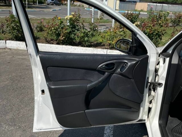 Белый Форд Фокус, объемом двигателя 1.6 л и пробегом 176 тыс. км за 3000 $, фото 18 на Automoto.ua