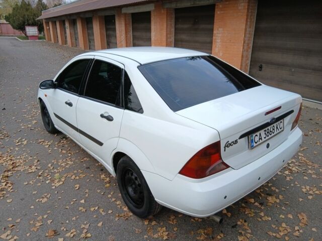 Белый Форд Фокус, объемом двигателя 1.6 л и пробегом 405 тыс. км за 2299 $, фото 4 на Automoto.ua