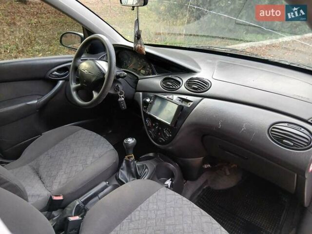 Белый Форд Фокус, объемом двигателя 1.6 л и пробегом 405 тыс. км за 2299 $, фото 1 на Automoto.ua