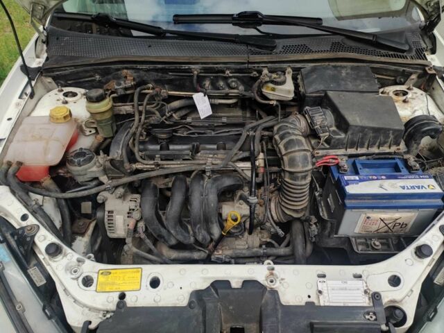 Белый Форд Фокус, объемом двигателя 1.6 л и пробегом 185 тыс. км за 3567 $, фото 4 на Automoto.ua