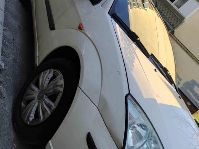 Белый Форд Фокус, объемом двигателя 1.6 л и пробегом 185 тыс. км за 3567 $, фото 8 на Automoto.ua