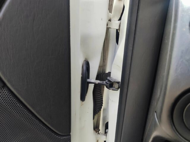 Белый Форд Фокус, объемом двигателя 1.6 л и пробегом 185 тыс. км за 3567 $, фото 1 на Automoto.ua