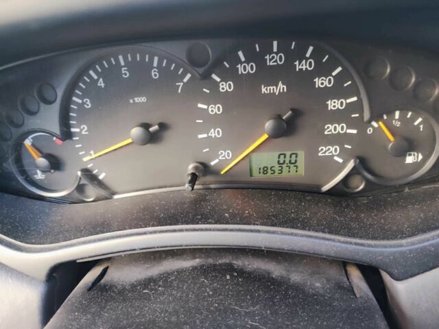 Белый Форд Фокус, объемом двигателя 1.6 л и пробегом 185 тыс. км за 3567 $, фото 10 на Automoto.ua