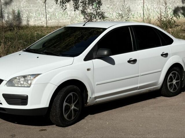 Белый Форд Фокус, объемом двигателя 1.6 л и пробегом 256 тыс. км за 4300 $, фото 2 на Automoto.ua