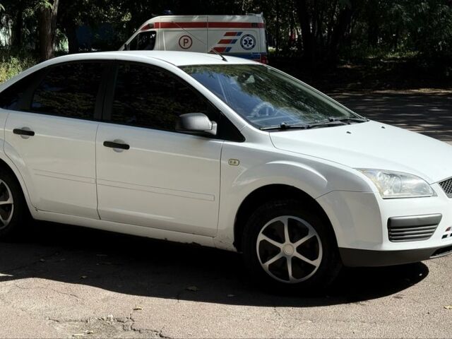 Белый Форд Фокус, объемом двигателя 1.6 л и пробегом 256 тыс. км за 4300 $, фото 3 на Automoto.ua