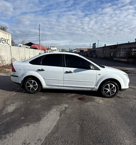 Форд Фокус 2007 у Чернігові на Automoto.ua Білий Форд Фокус, об'ємом двигуна 1.6 л та пробігом 256 тис. км за 4400 $, фото 4 на Automoto.ua