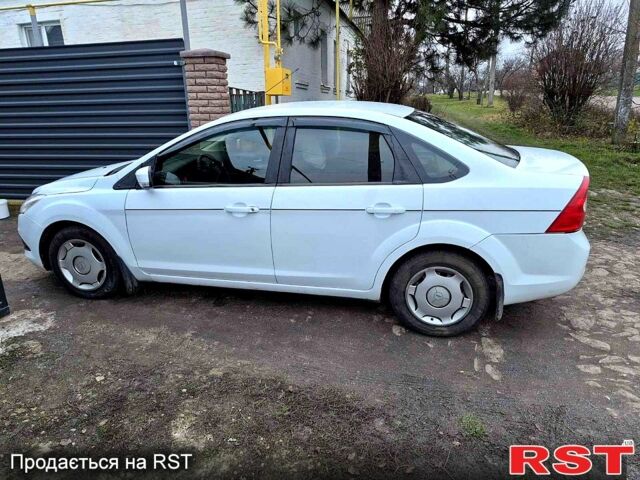 Белый Форд Фокус, объемом двигателя 1.6 л и пробегом 230 тыс. км за 4500 $, фото 2 на Automoto.ua