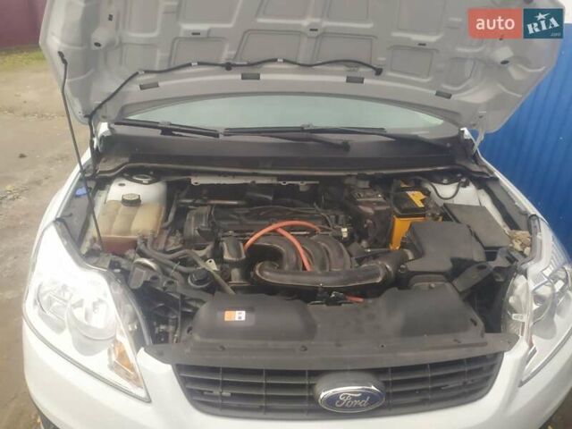 Белый Форд Фокус, объемом двигателя 1.6 л и пробегом 180 тыс. км за 4500 $, фото 6 на Automoto.ua