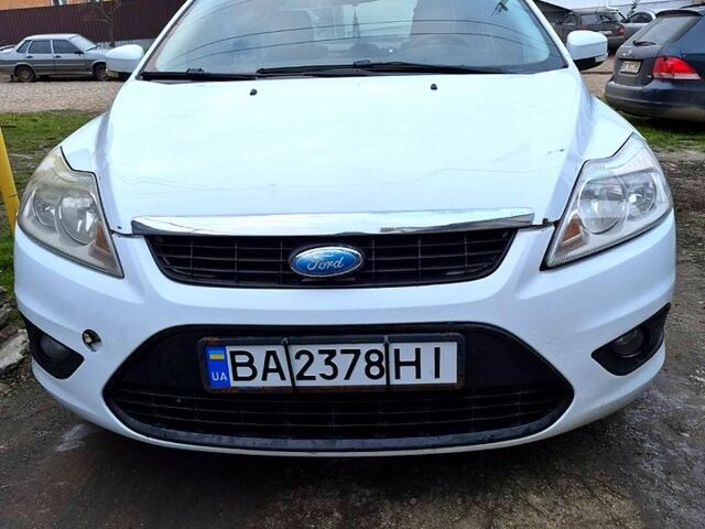 Белый Форд Фокус, объемом двигателя 1.6 л и пробегом 230 тыс. км за 4500 $, фото 1 на Automoto.ua