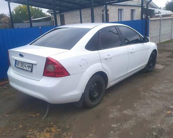 Белый Форд Фокус, объемом двигателя 1.6 л и пробегом 180 тыс. км за 4500 $, фото 4 на Automoto.ua