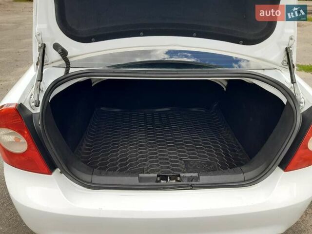 Белый Форд Фокус, объемом двигателя 1.6 л и пробегом 187 тыс. км за 5750 $, фото 21 на Automoto.ua