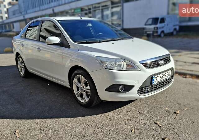 Білий Форд Фокус, об'ємом двигуна 1.6 л та пробігом 203 тис. км за 7500 $, фото 2 на Automoto.ua