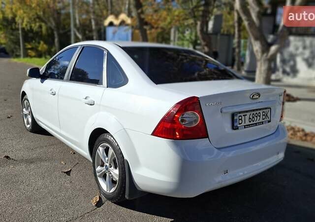 Білий Форд Фокус, об'ємом двигуна 1.6 л та пробігом 203 тис. км за 7500 $, фото 3 на Automoto.ua