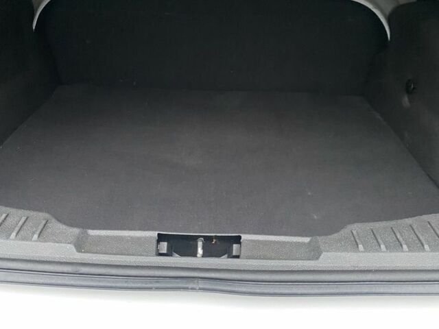 Белый Форд Фокус, объемом двигателя 2 л и пробегом 220 тыс. км за 6000 $, фото 2 на Automoto.ua