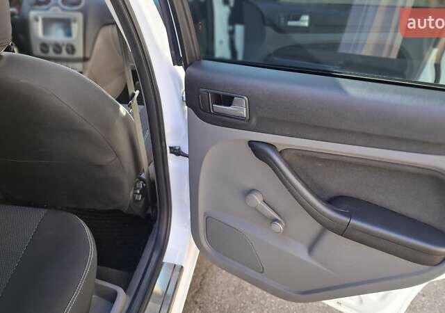 Білий Форд Фокус, об'ємом двигуна 1.6 л та пробігом 203 тис. км за 7500 $, фото 8 на Automoto.ua