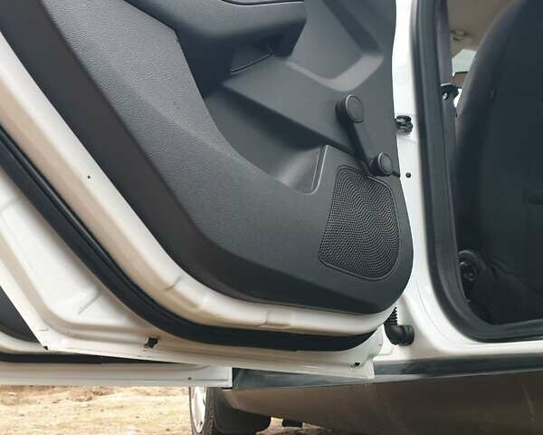 Белый Форд Фокус, объемом двигателя 1.6 л и пробегом 244 тыс. км за 6500 $, фото 14 на Automoto.ua