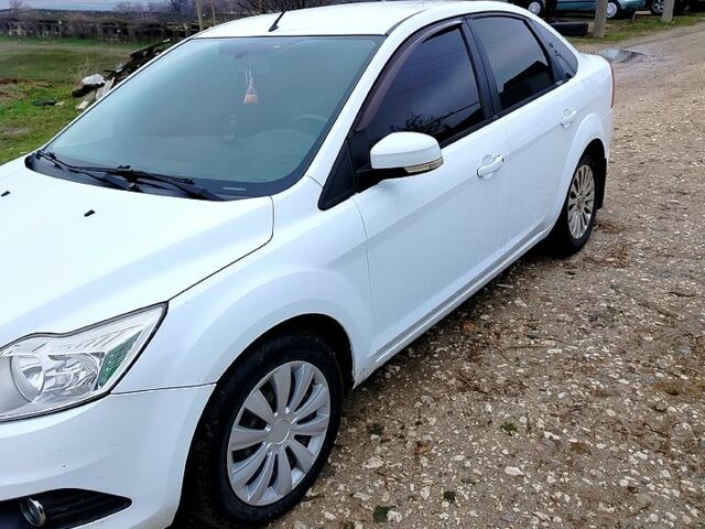 Белый Форд Фокус, объемом двигателя 1.6 л и пробегом 165 тыс. км за 6800 $, фото 3 на Automoto.ua