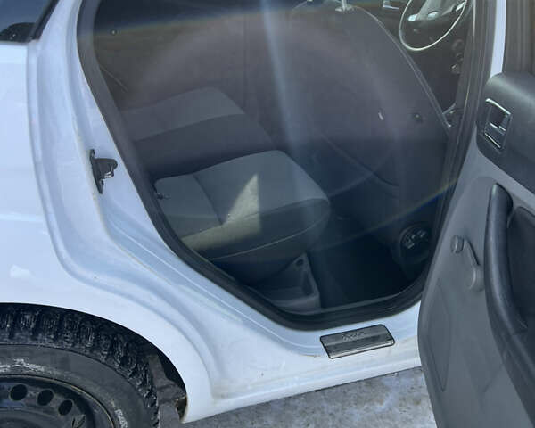 Белый Форд Фокус, объемом двигателя 1.6 л и пробегом 142 тыс. км за 6500 $, фото 39 на Automoto.ua