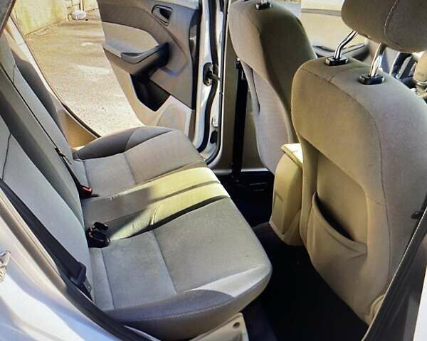 Белый Форд Фокус, объемом двигателя 2 л и пробегом 320 тыс. км за 6000 $, фото 2 на Automoto.ua