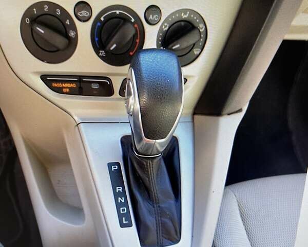 Белый Форд Фокус, объемом двигателя 2 л и пробегом 320 тыс. км за 6000 $, фото 4 на Automoto.ua