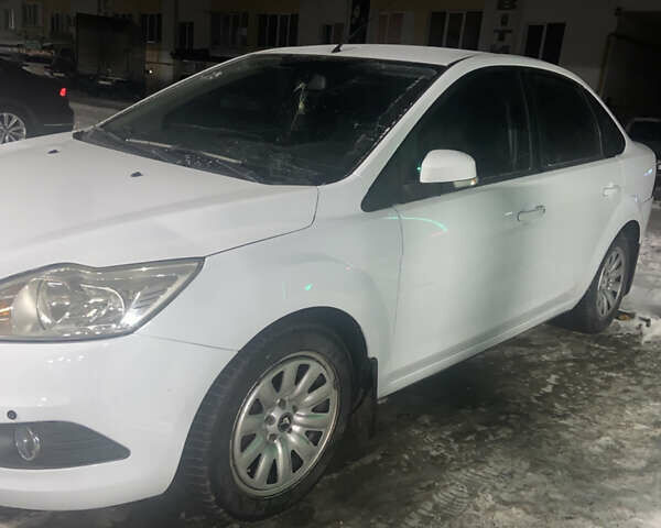 Белый Форд Фокус, объемом двигателя 1.6 л и пробегом 252 тыс. км за 6300 $, фото 2 на Automoto.ua