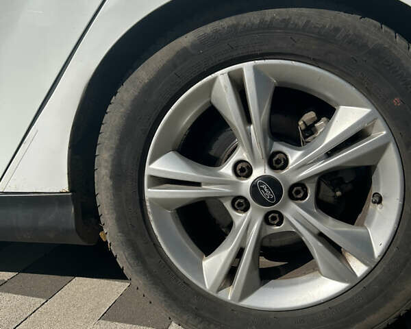 Белый Форд Фокус, объемом двигателя 1.6 л и пробегом 201 тыс. км за 6750 $, фото 11 на Automoto.ua