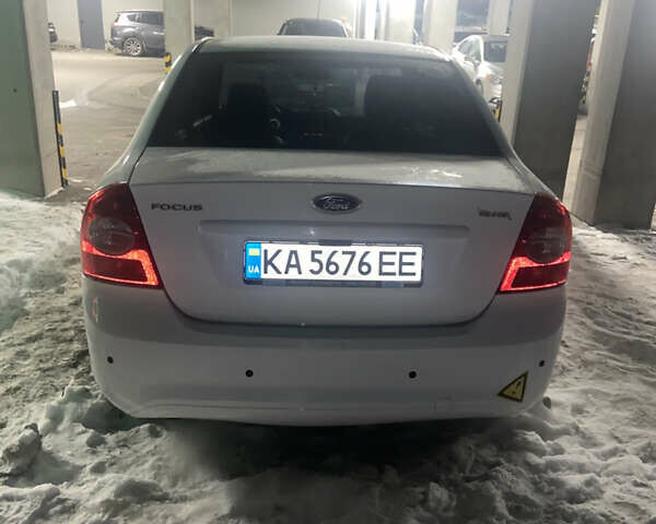 Белый Форд Фокус, объемом двигателя 1.6 л и пробегом 252 тыс. км за 6300 $, фото 7 на Automoto.ua