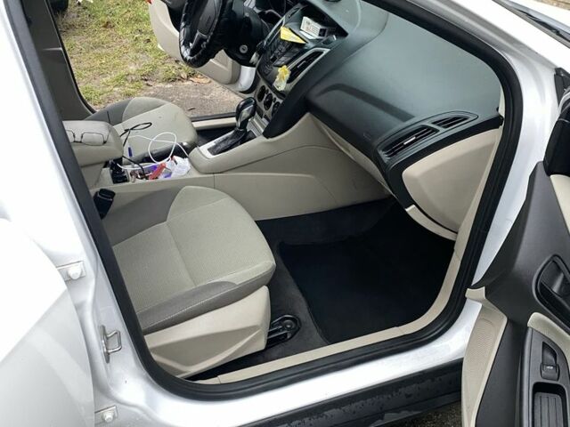 Белый Форд Фокус, объемом двигателя 2 л и пробегом 220 тыс. км за 6000 $, фото 6 на Automoto.ua