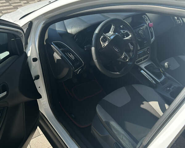 Белый Форд Фокус, объемом двигателя 1.6 л и пробегом 201 тыс. км за 6750 $, фото 7 на Automoto.ua