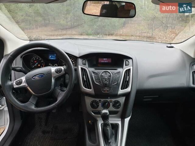 Белый Форд Фокус, объемом двигателя 1.6 л и пробегом 244 тыс. км за 6500 $, фото 10 на Automoto.ua