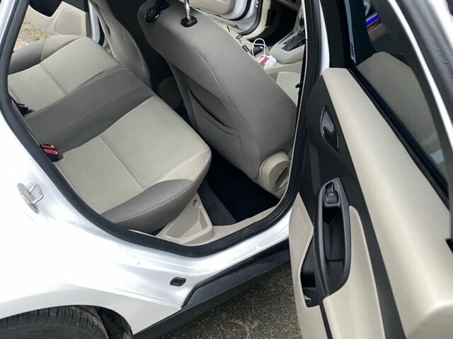 Белый Форд Фокус, объемом двигателя 2 л и пробегом 220 тыс. км за 6000 $, фото 7 на Automoto.ua