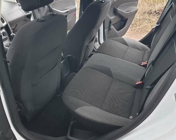 Белый Форд Фокус, объемом двигателя 1.6 л и пробегом 244 тыс. км за 6500 $, фото 16 на Automoto.ua