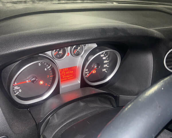 Белый Форд Фокус, объемом двигателя 1.6 л и пробегом 252 тыс. км за 6300 $, фото 4 на Automoto.ua