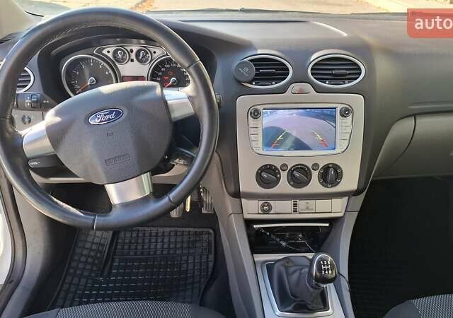 Білий Форд Фокус, об'ємом двигуна 1.6 л та пробігом 203 тис. км за 7500 $, фото 5 на Automoto.ua
